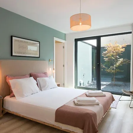 Bombarda Gallery Yard Apartment *