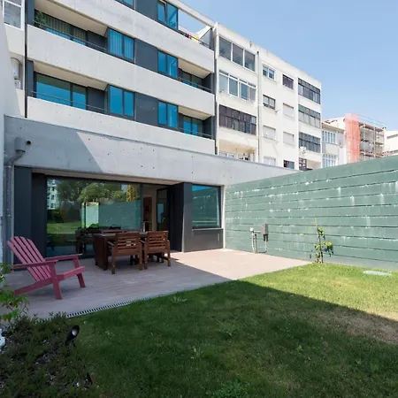 Bombarda Gallery Yard Apartment Porto