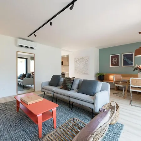Bombarda Gallery Yard Apartment *