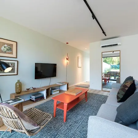 Bombarda Gallery Yard Apartment *