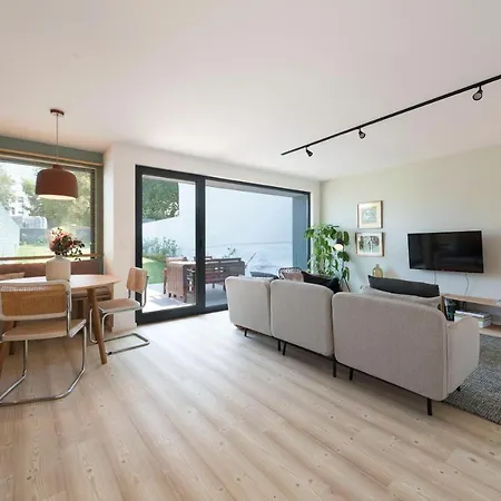 Bombarda Gallery Yard Apartment *